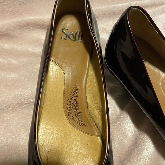 Sofft Burgandy Flats Sophisticated Design Versatile - Picture 2 of 5